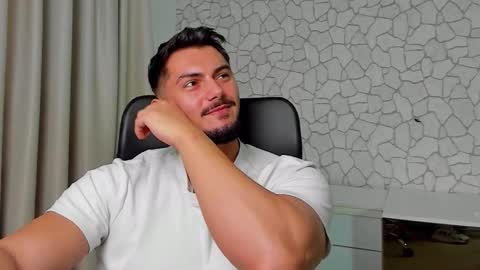 Snapshot of clintmasterss chatting on 28, 11, 2025 ClintMasterss online show from 28, 11, 2025