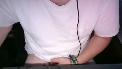 Snapshot of clluch95 chatting on 1, 10, 2025 clluch95 online show from 1, 10, 2025