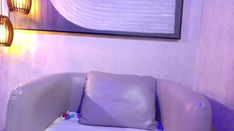 Cloe  online show from 17, 10, 2025