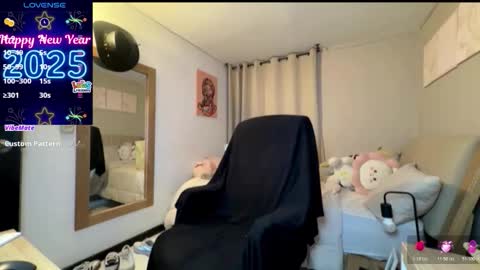 cloe small online show from 15, 11, 2025