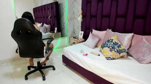 Snapshot of cloe_spencer chatting on 21, 10, 2025 Cloe online show from 21, 10, 2025