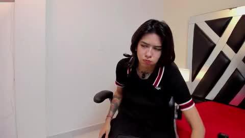 lady cloe person online show from 4, 12, 2025