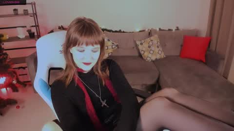  Clover  follow me  online show from 12, 1, 2025