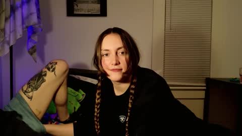 Snapshot of clover_tully chatting on 25, 11, 2025 Clover online show from 25, 11, 2025