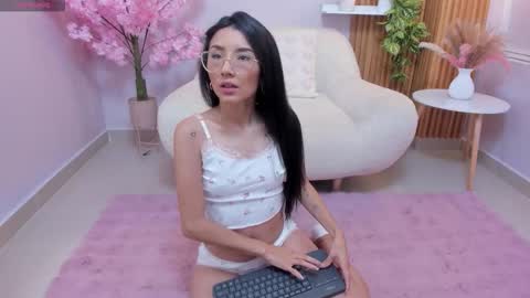 Snapshot of cloy_baby chatting on 13, 10, 2025 Eilyn online show from 13, 10, 2025