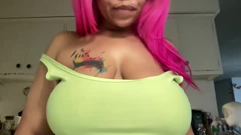 Snapshot of cocanutt_ chatting on 22, 1, 2025 CocaNutt online show from 22, 1, 2025