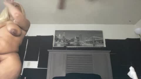 Snapshot of cocanutt_ chatting on 21, 12, 2025 CocaNutt online show from 21, 12, 2025