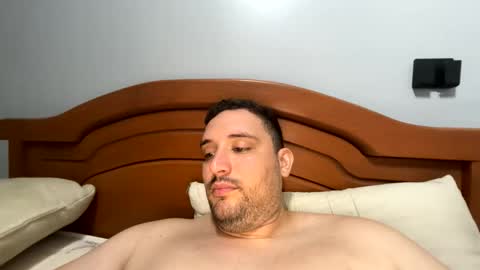 Snapshot of cohenda22 chatting on 25, 10, 2025 Twitteer silvath97 cohendasilva12 online show from 25, 10, 2025