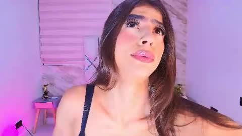 Snapshot of colett_hall chatting on 19, 6, 2026 colett online show from 19, 6, 2026