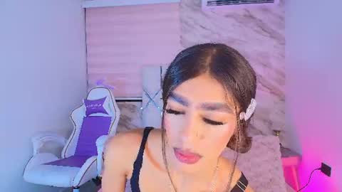 Snapshot of colett_hall chatting on 27, 6, 2026 colett online show from 27, 6, 2026