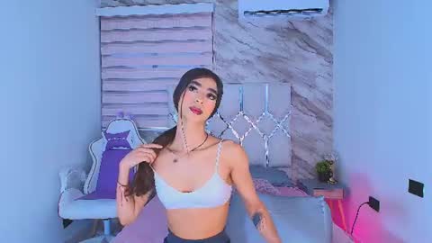 Snapshot of colett_hall chatting on 19, 7, 2026 colett online show from 19, 7, 2026