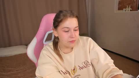 Collen Mon Tue Wed Thu Fri GMT 3 0300am - 0900am  online show from 1, 10, 2025