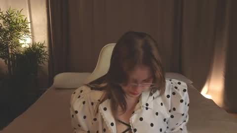 Collen Mon Tue Wed Thu Fri GMT 3 0300am - 0900am  online show from 27, 3, 2026