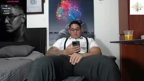 Snapshot of coltonmassif_ chatting on 7, 6, 2026 coltonmassif_ online show from 7, 6, 2026