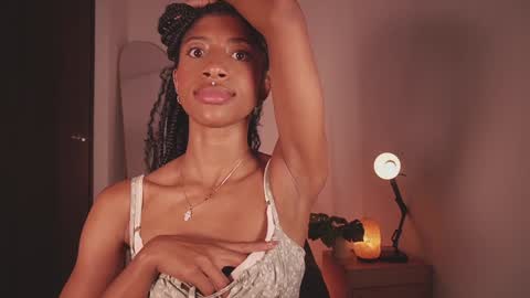 Snapshot of connie_west0 chatting on 18, 12, 2024   independent model online show from 18, 12, 2024