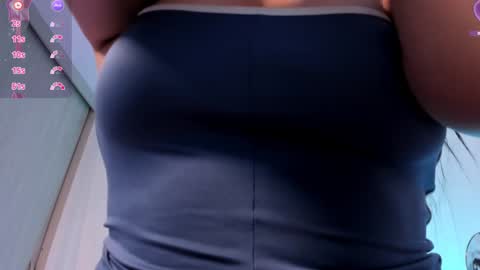 Coralinekam1 online show from 15, 1, 2025