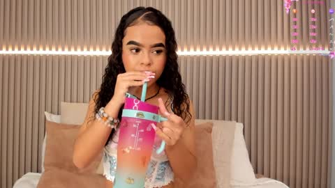 coralineross_ online show from 31, 1, 2025