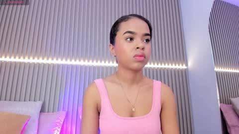 coralineross_ online show from 20, 10, 2025