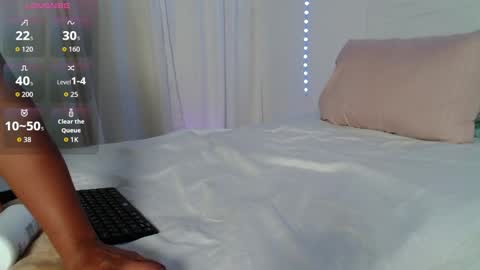 Coral Reyes online show from 5, 12, 2025