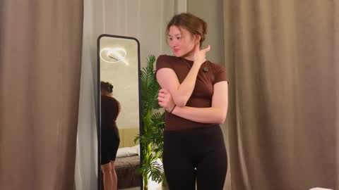 Snapshot of cordiacower chatting on 12, 10, 2025 Leya online show from 12, 10, 2025