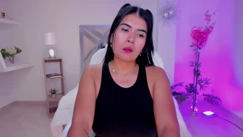 Corina White online show from 5, 3, 2025