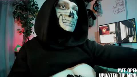 Snapshot of cos_operator chatting on 17, 12, 2025 cos_operator online show from 17, 12, 2025