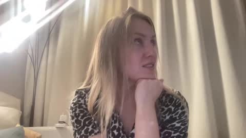 Snapshot of cosmo_blondiee chatting on 15, 9, 2025 cosmo_blondiee online show from 15, 9, 2025