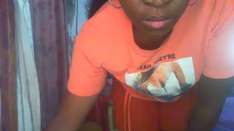 Snapshot of couleur_vanille chatting on 3, 12, 2024 couleur_vanille online show from 3, 12, 2024