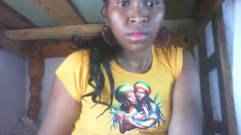 Snapshot of couleur_vanille chatting on 11, 11, 2025 couleur_vanille online show from 11, 11, 2025