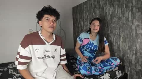 Snapshot of couple_fantasy_x chatting on 4, 5, 2026 Val y Sal online show from 4, 5, 2026