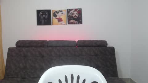  ALEJANDRO Y EMILY  online show from 1, 3, 2025