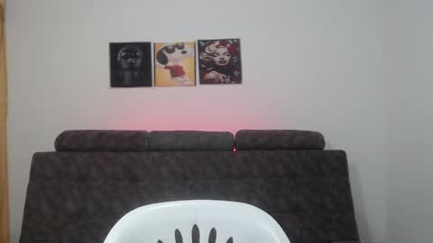  ALEJANDRO Y EMILY  online show from 10, 3, 2025