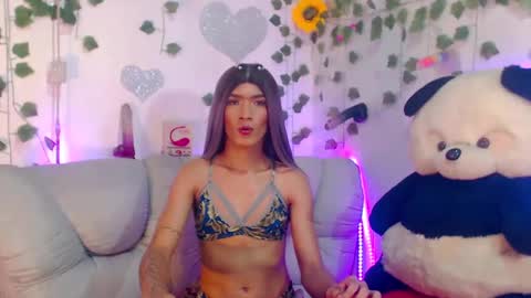 Snapshot of couple_sweet1016 chatting on 12, 3, 2025 ALEXA KIM online show from 12, 3, 2025