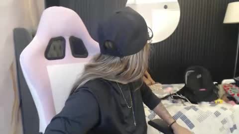 Snapshot of couple_thonsom chatting on 5, 6, 2026 Ashley and Niko online show from 5, 6, 2026