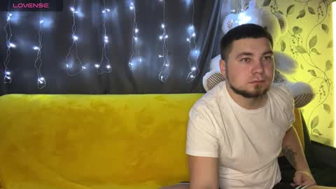 Snapshot of coupleinspire chatting on 20, 11, 2025 Emily Ryan online show from 20, 11, 2025