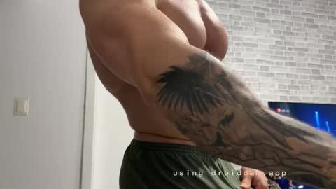 couplemuscle40 online show from 13, 11, 2025