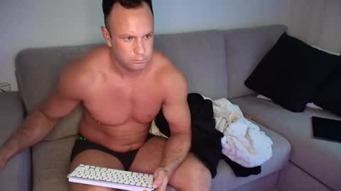 Snapshot of coupletoy97 chatting on 1, 2, 2025 Sandra and Tom online show from 1, 2, 2025
