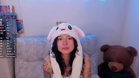Snapshot of couplevibes_ chatting on 19, 6, 2026 Emily Andy online show from 19, 6, 2026