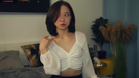 Yui online show from 6, 3, 2025