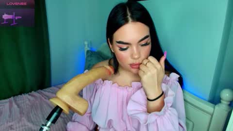 Snapshot of crazy__berry chatting on 7, 11, 2025 Eva online show from 7, 11, 2025