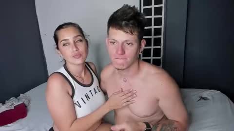 crazy_acouple_donpillo online show from 3, 2, 2025