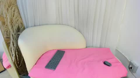 crazy_girl___ online show from 9, 7, 2026