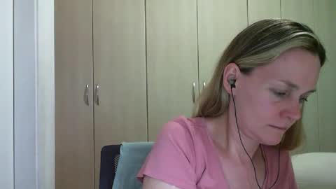 Snapshot of crazyanny chatting on 2, 1, 2025 Anny online show from 2, 1, 2025
