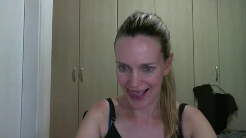 Snapshot of crazyanny chatting on 14, 1, 2025 Anny online show from 14, 1, 2025
