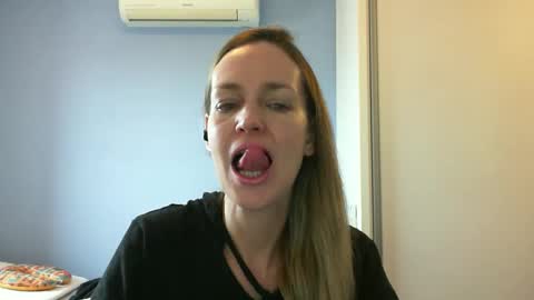 Snapshot of crazyanny chatting on 16, 9, 2025 Anny online show from 16, 9, 2025