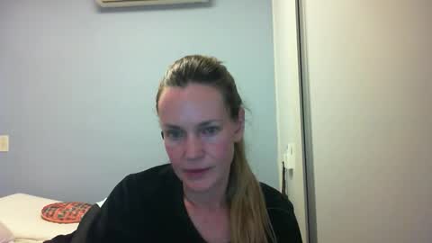 Snapshot of crazyanny chatting on 13, 10, 2025 Anny online show from 13, 10, 2025