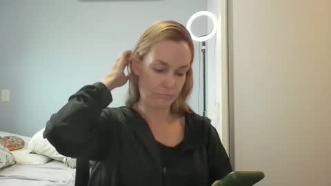 Anny online show from 10, 3, 2026