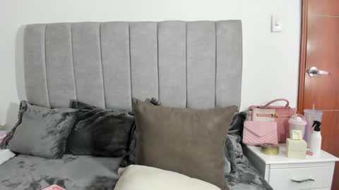 Snapshot of crazygirlsweet chatting on 10, 10, 2025 LAURA online show from 10, 10, 2025