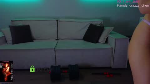 Snapshot of crazzy_cherry chatting on 25, 9, 2025 crazzy cherry online show from 25, 9, 2025