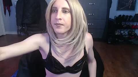 Snapshot of creamy_lust chatting on 26, 2, 2025 Sylvia online show from 26, 2, 2025